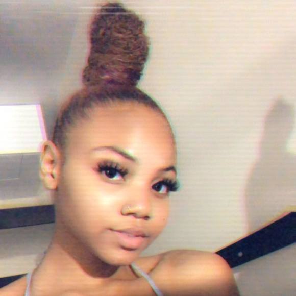 Meet your Posher, Kayla - Picture 1 of 1